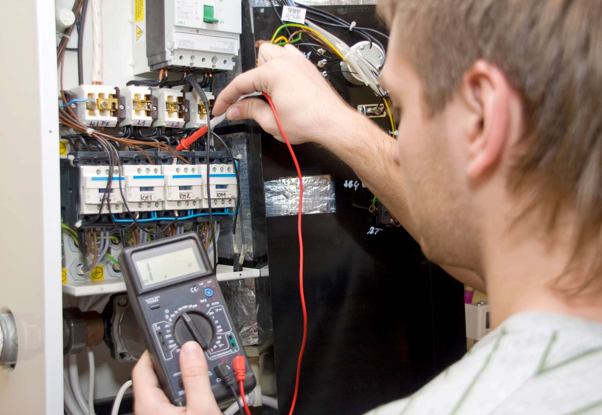 electrician-testing-circuit-breaker-london